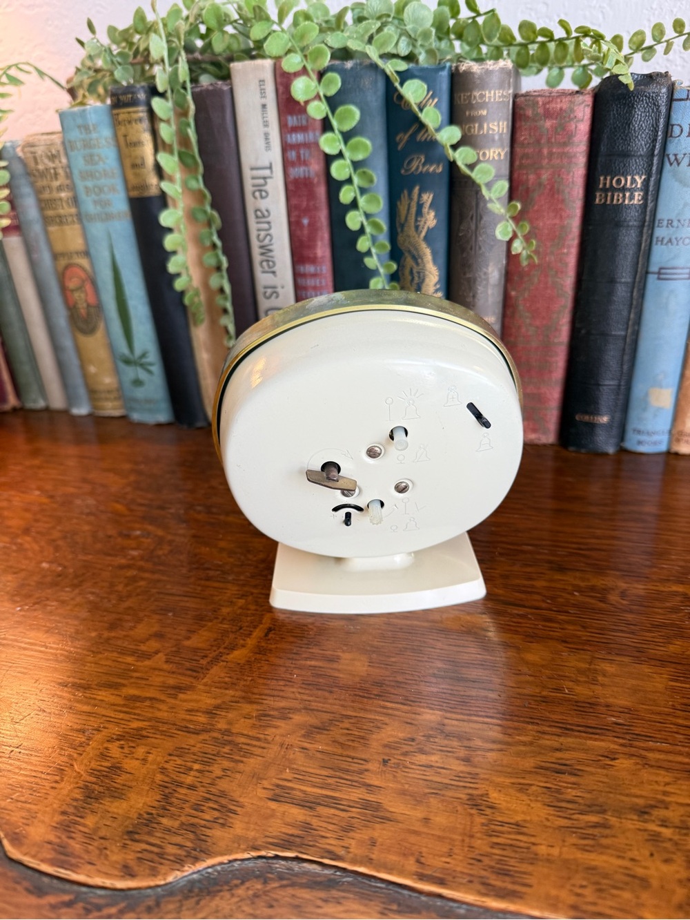 😎3/$20‼️Cream and Gold Retro Table Clock Works - Picture 8 of 11